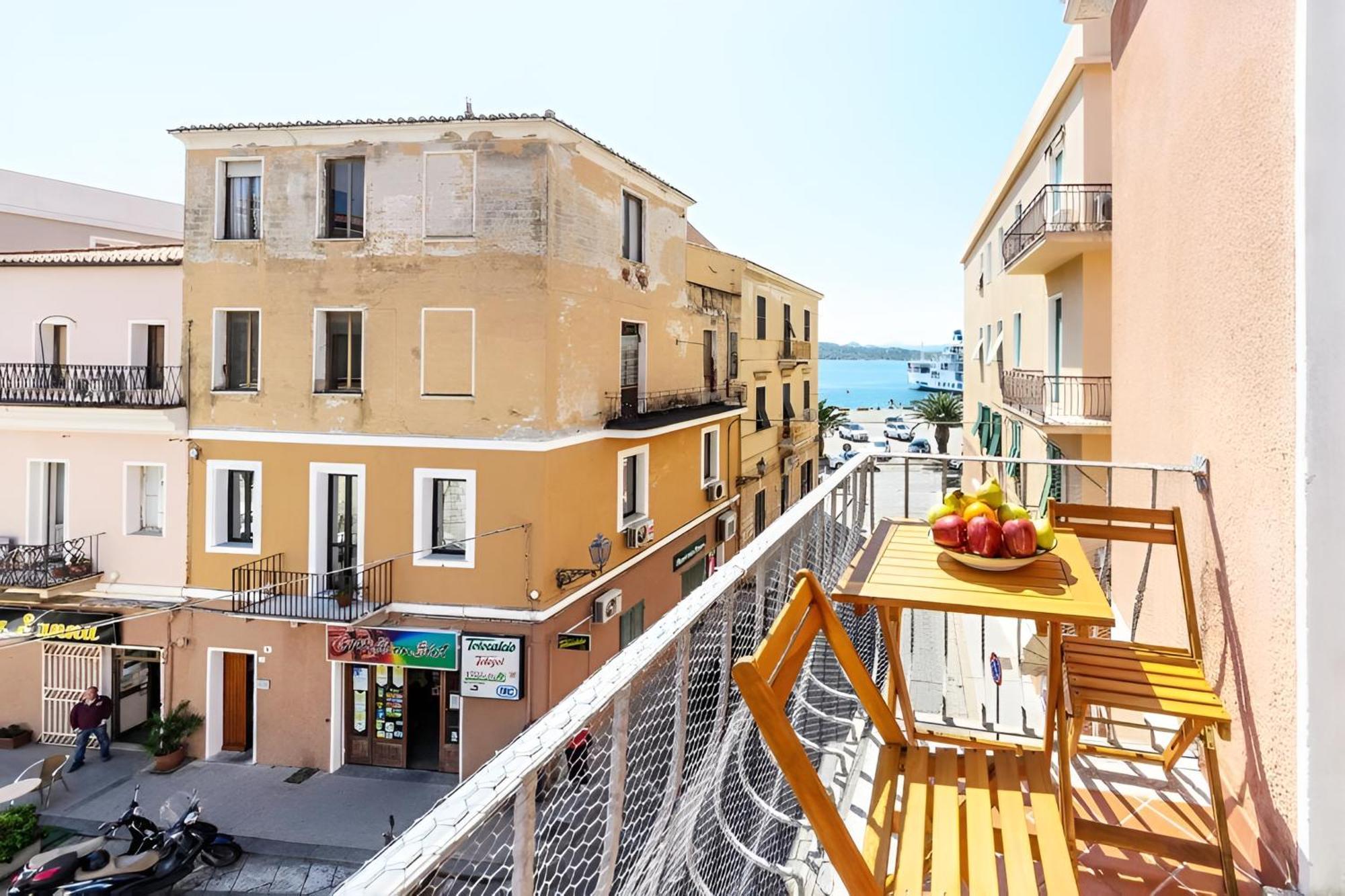 Splendido Appartamento In Pieno Centro Dell'Isola La Maddalena  Buitenkant foto
