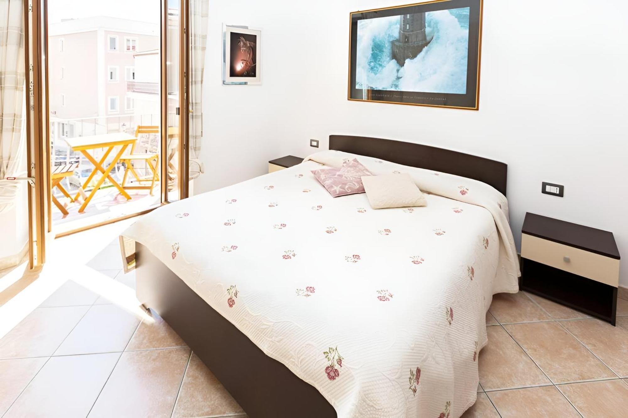 Splendido Appartamento In Pieno Centro Dell'Isola La Maddalena  Buitenkant foto